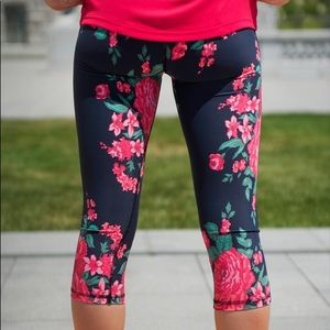 Albion Fit pink floral capri leggings